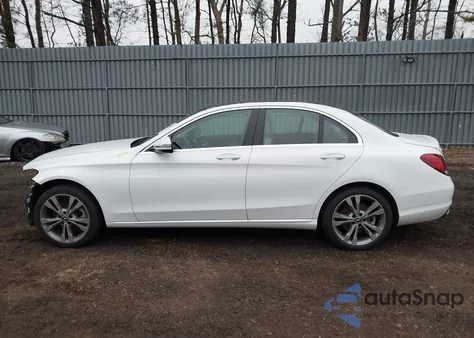 2019 Mercedes-Benz C 300 4Matic из США, поврежденный, VIN 55SWF8EB5KU288456